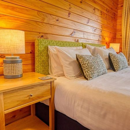 Paparoa Beach Hideaway With Hot Tub Barrytown エクステリア 写真