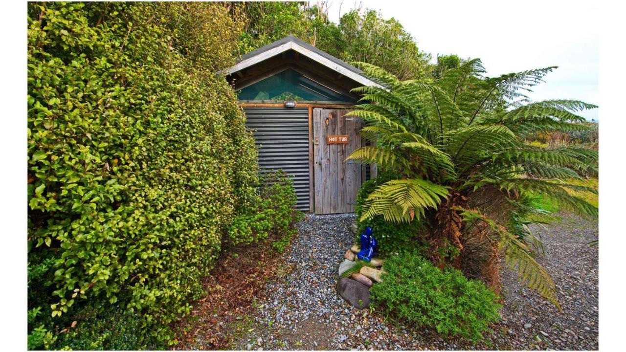 Paparoa Beach Hideaway With Hot Tub Barrytown エクステリア 写真
