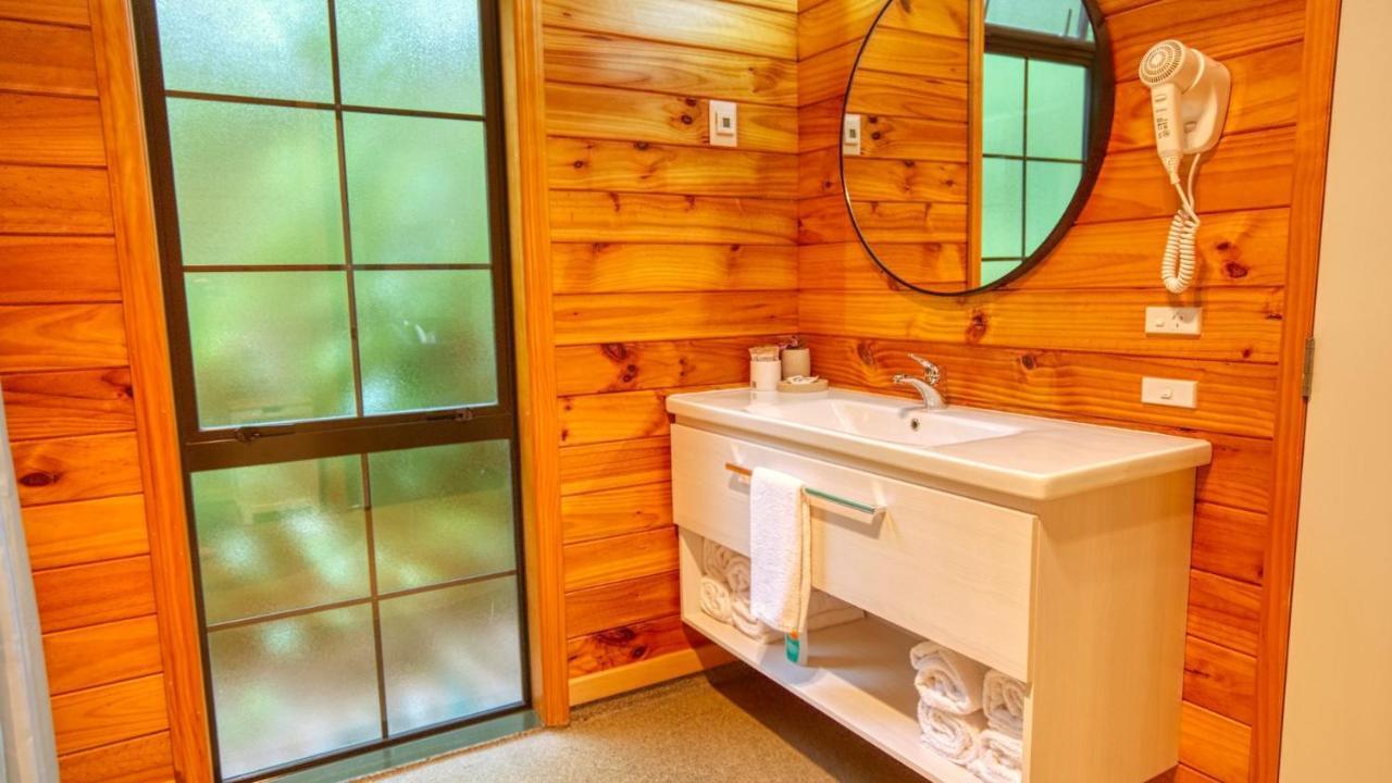 Paparoa Beach Hideaway With Hot Tub Barrytown エクステリア 写真