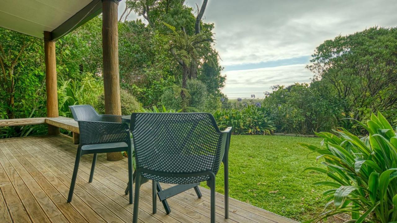 Paparoa Beach Hideaway With Hot Tub Barrytown エクステリア 写真