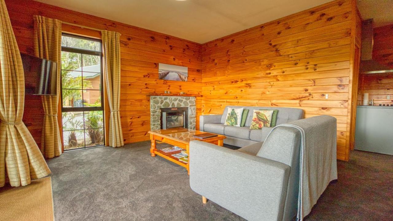 Paparoa Beach Hideaway With Hot Tub Barrytown エクステリア 写真