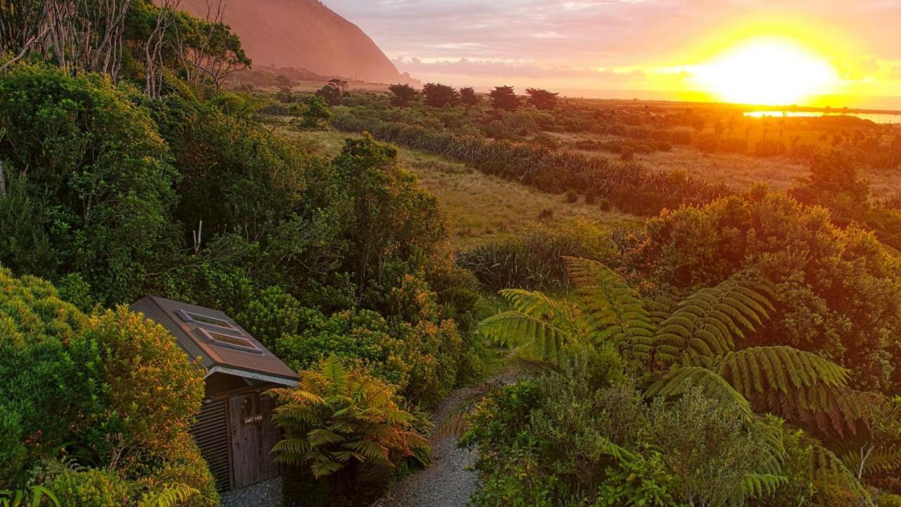 Paparoa Beach Hideaway With Hot Tub Barrytown エクステリア 写真