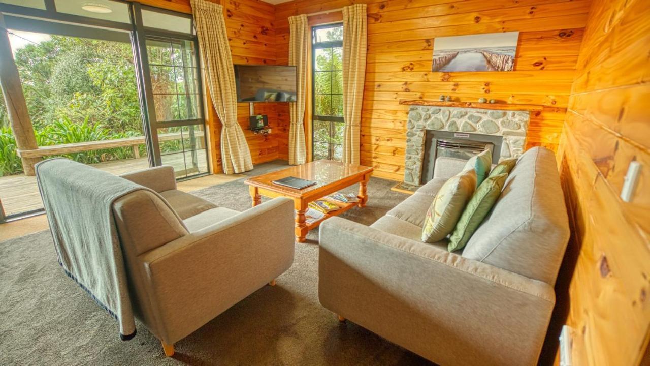 Paparoa Beach Hideaway With Hot Tub Barrytown エクステリア 写真
