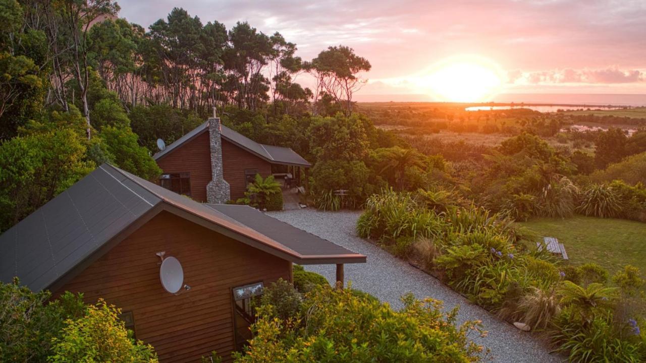 Paparoa Beach Hideaway With Hot Tub Barrytown エクステリア 写真