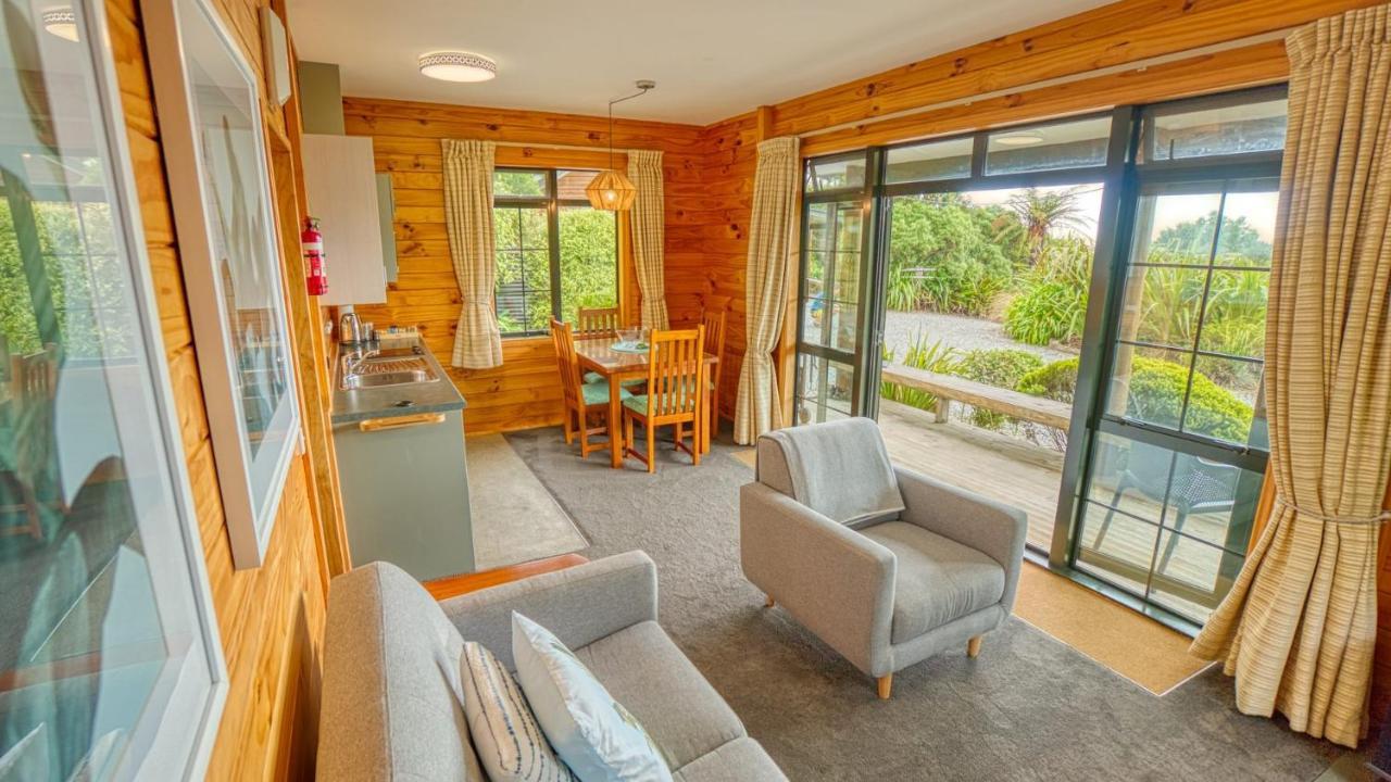 Paparoa Beach Hideaway With Hot Tub Barrytown エクステリア 写真