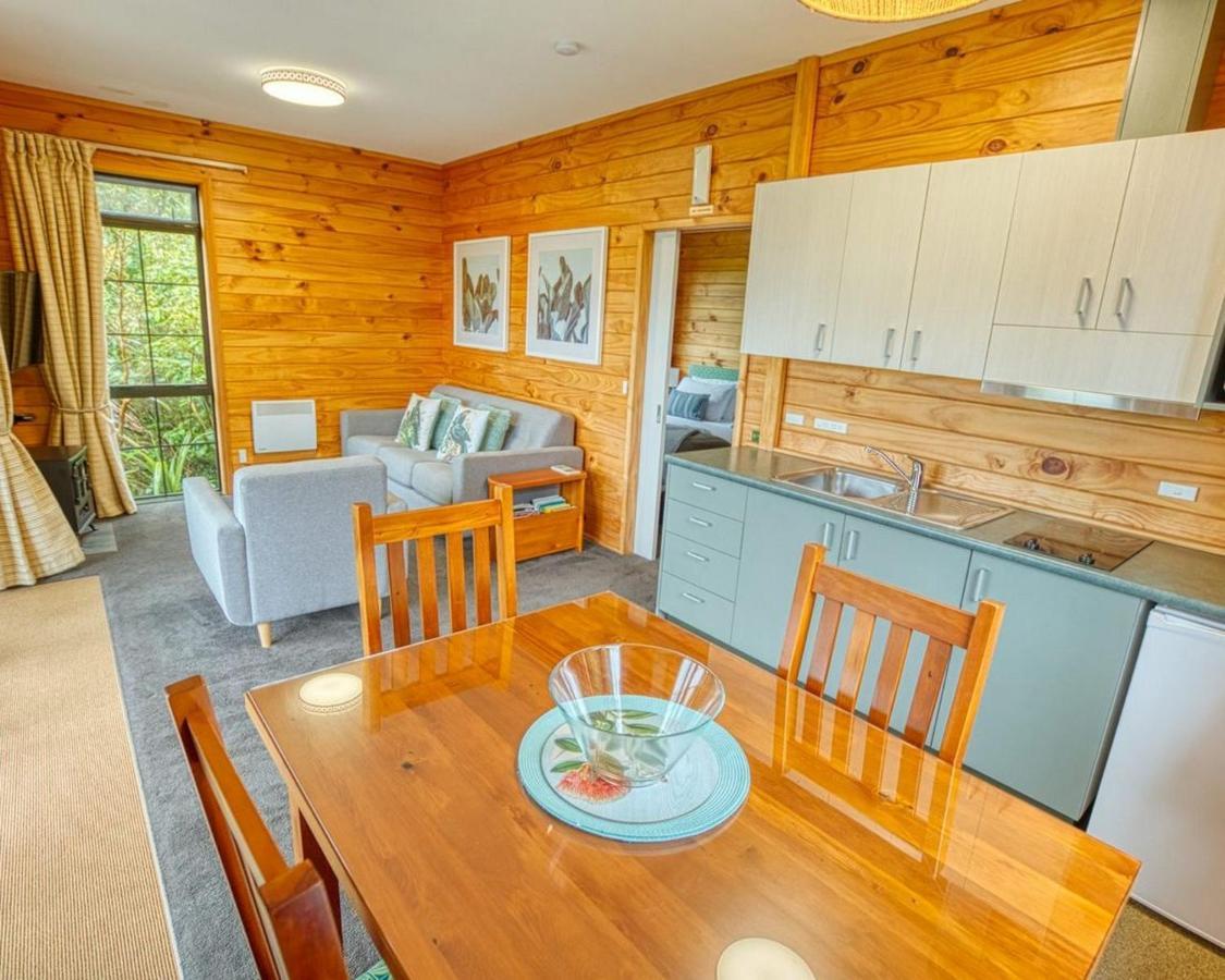 Paparoa Beach Hideaway With Hot Tub Barrytown エクステリア 写真