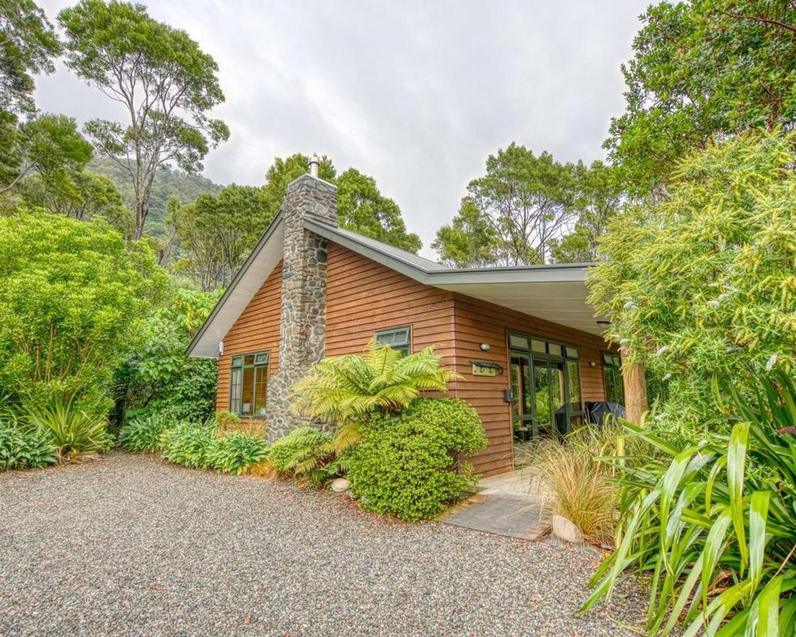 Paparoa Beach Hideaway With Hot Tub Barrytown エクステリア 写真