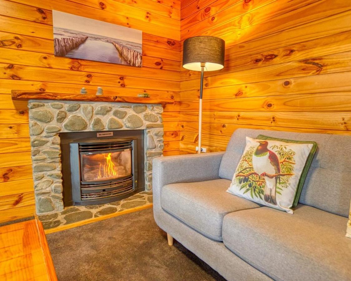 Paparoa Beach Hideaway With Hot Tub Barrytown エクステリア 写真