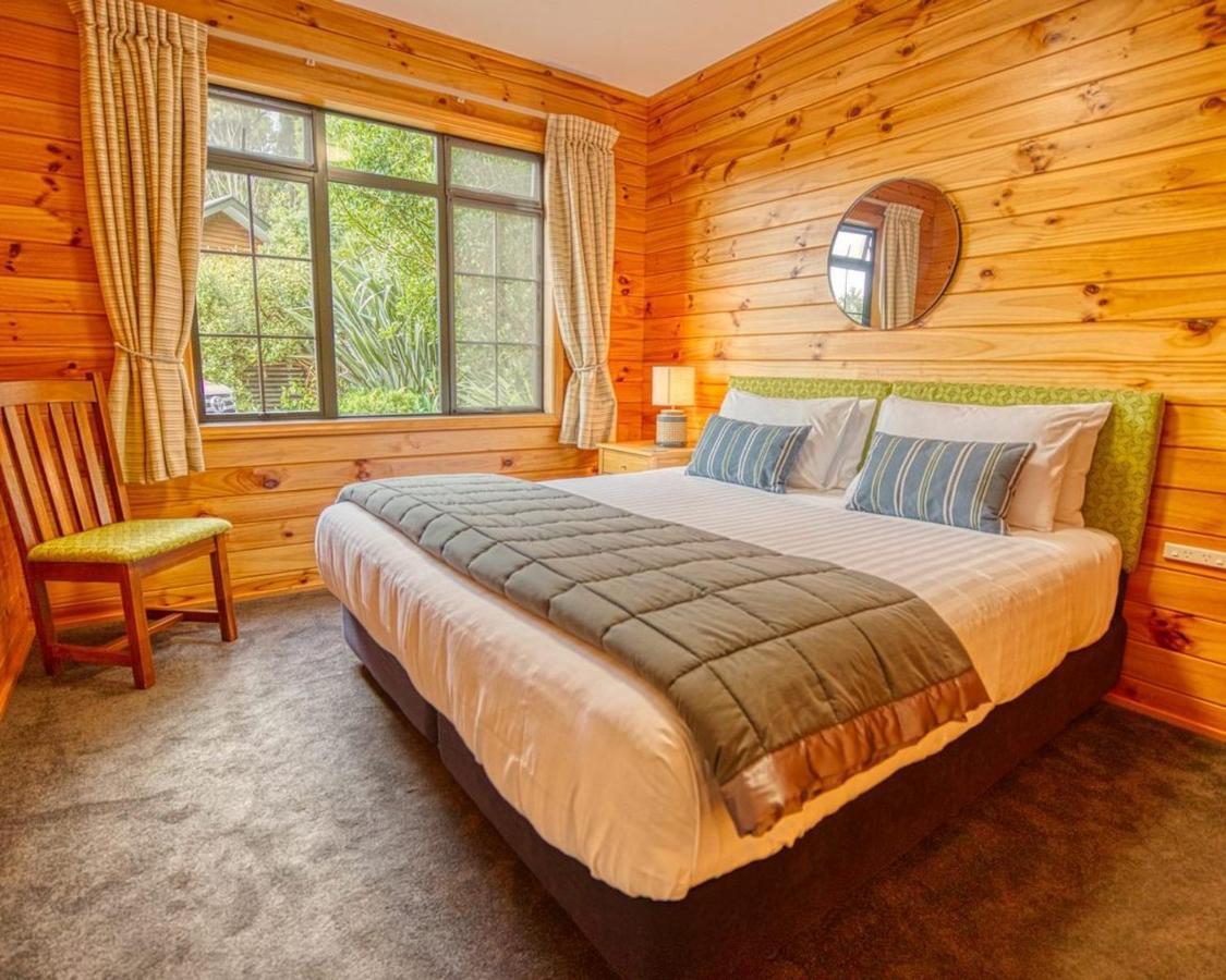 Paparoa Beach Hideaway With Hot Tub Barrytown エクステリア 写真