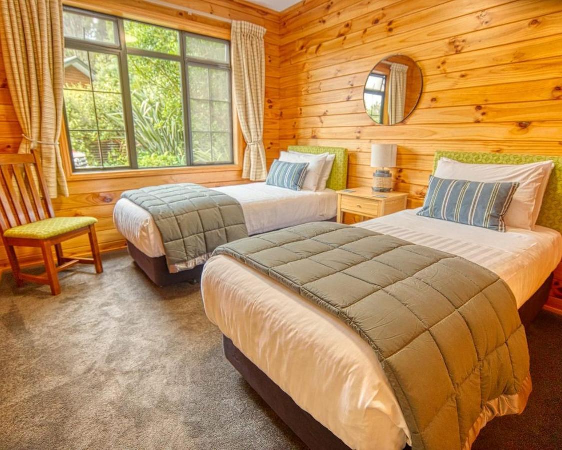 Paparoa Beach Hideaway With Hot Tub Barrytown エクステリア 写真