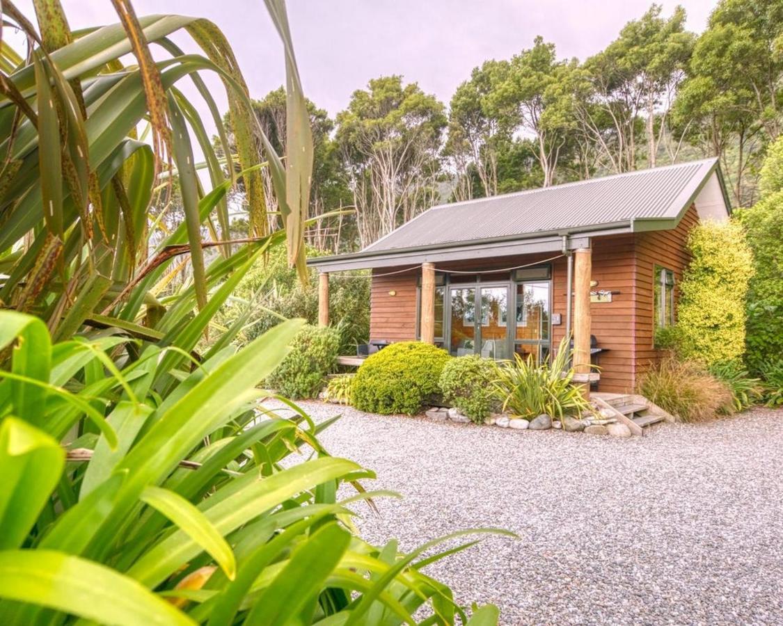 Paparoa Beach Hideaway With Hot Tub Barrytown エクステリア 写真