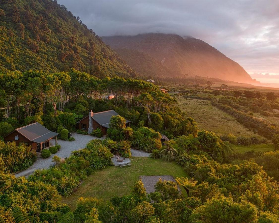 Paparoa Beach Hideaway With Hot Tub Barrytown エクステリア 写真