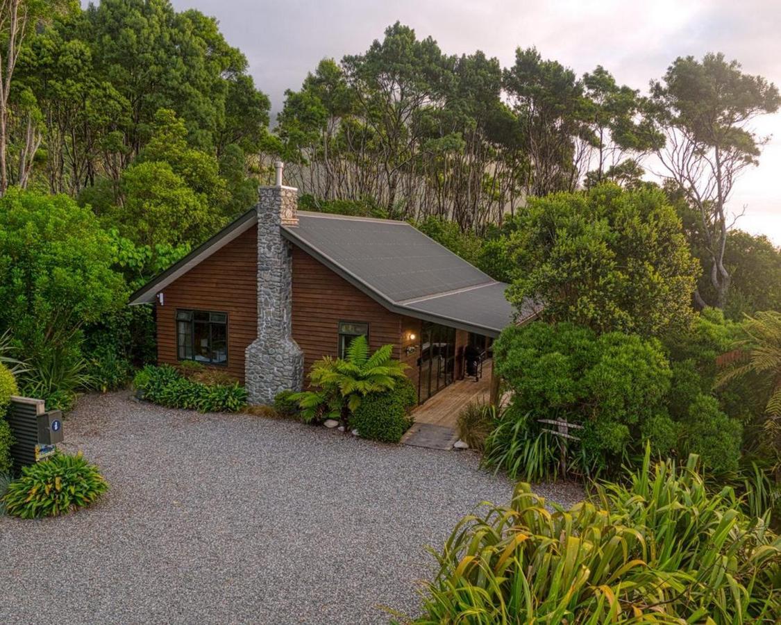 Paparoa Beach Hideaway With Hot Tub Barrytown エクステリア 写真